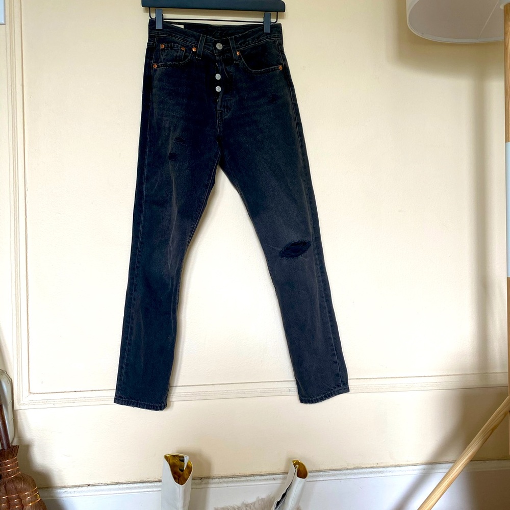 Black Denim Levi’s distressed 24